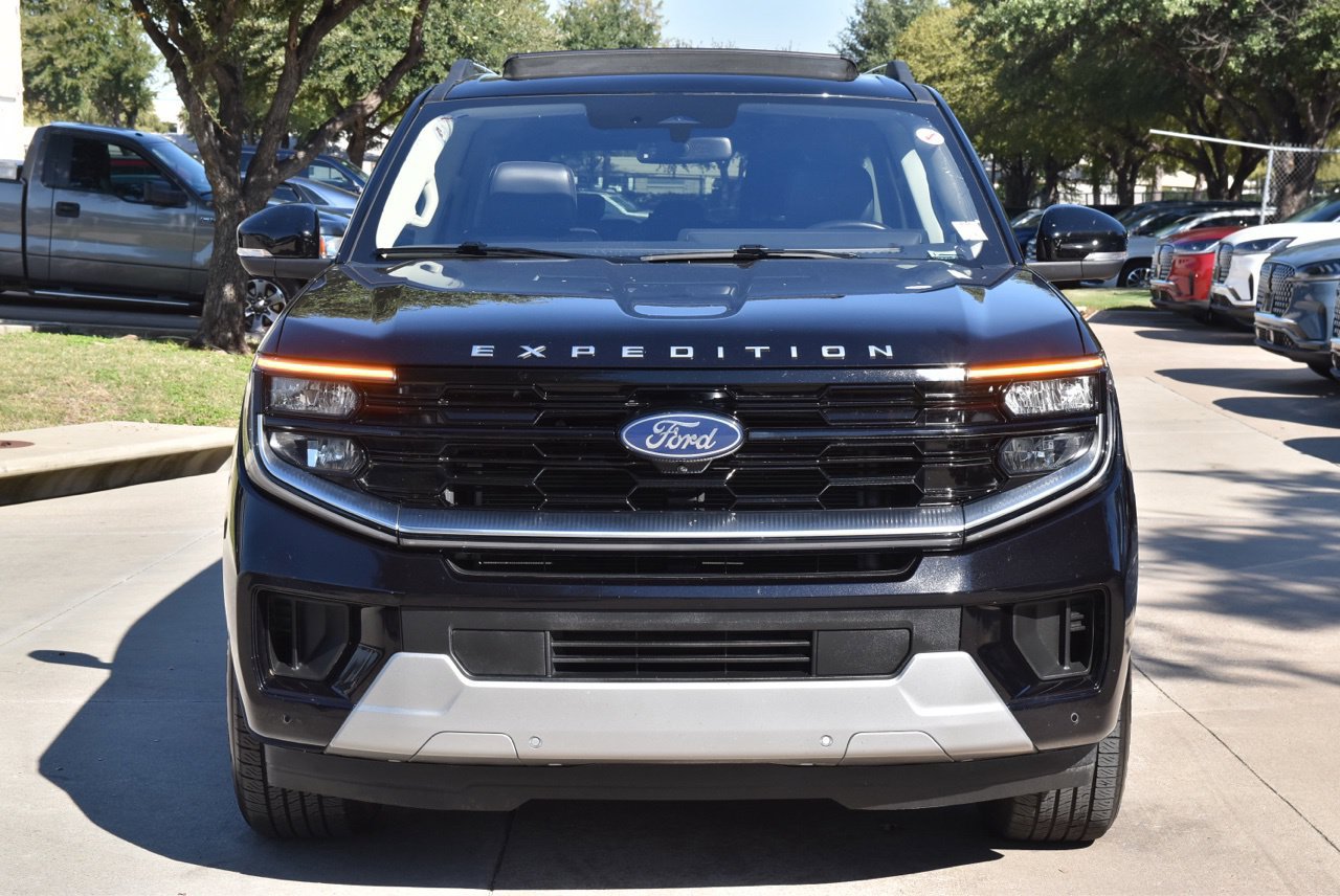 Used 2025 Ford Expedition Max Platinum AWD/4WD image 3