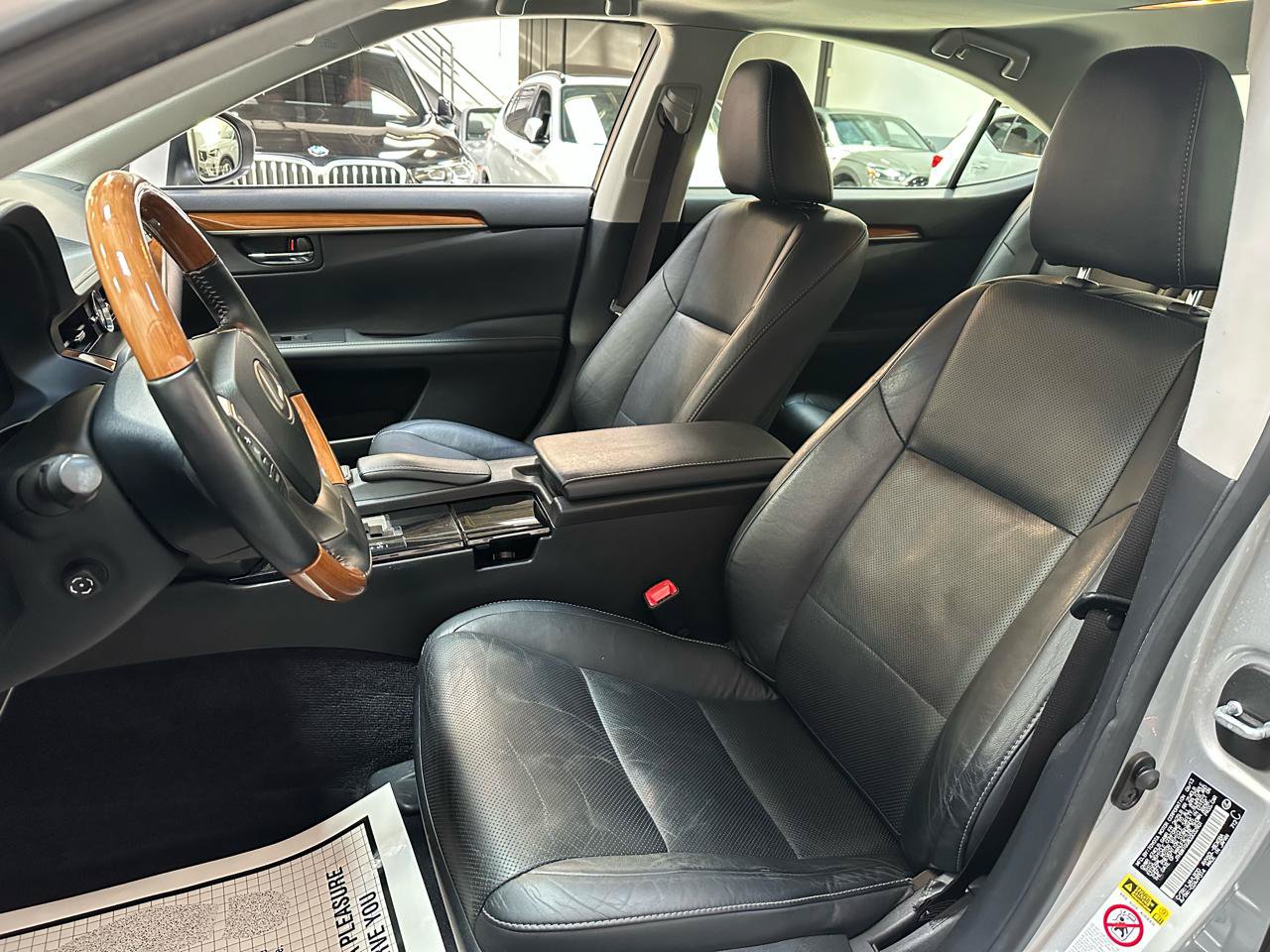 Used 2013 Lexus ES 300h w/ Luxury Pkg FWD image 16