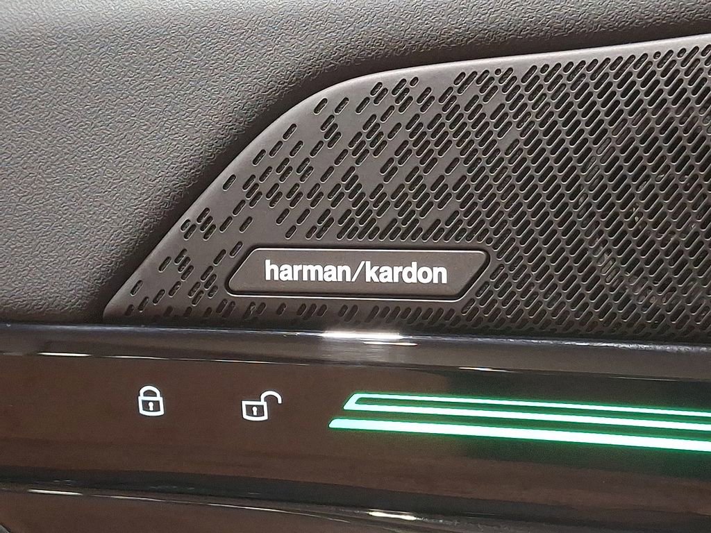 Used 2025 BMW 530i xDrive w/ M Sport Package image 24