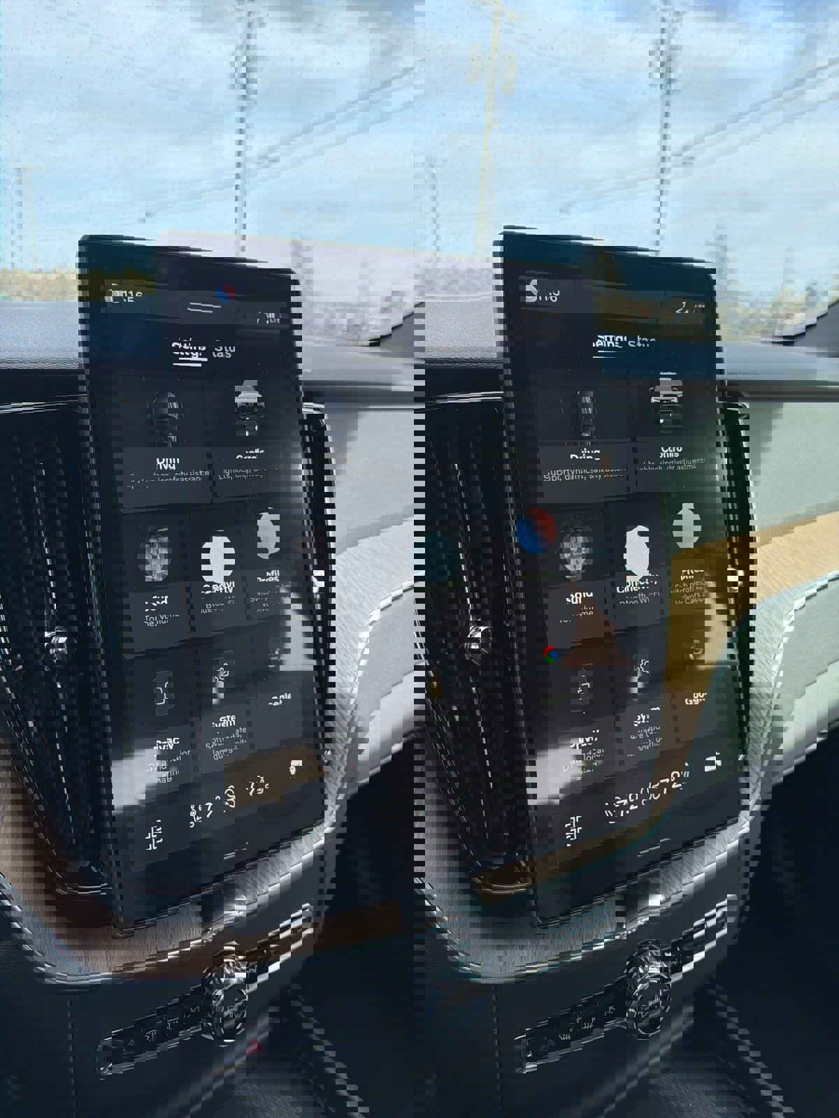 New 2026 Volvo XC60 B5 Plus w/ Protection Package Premier image 22