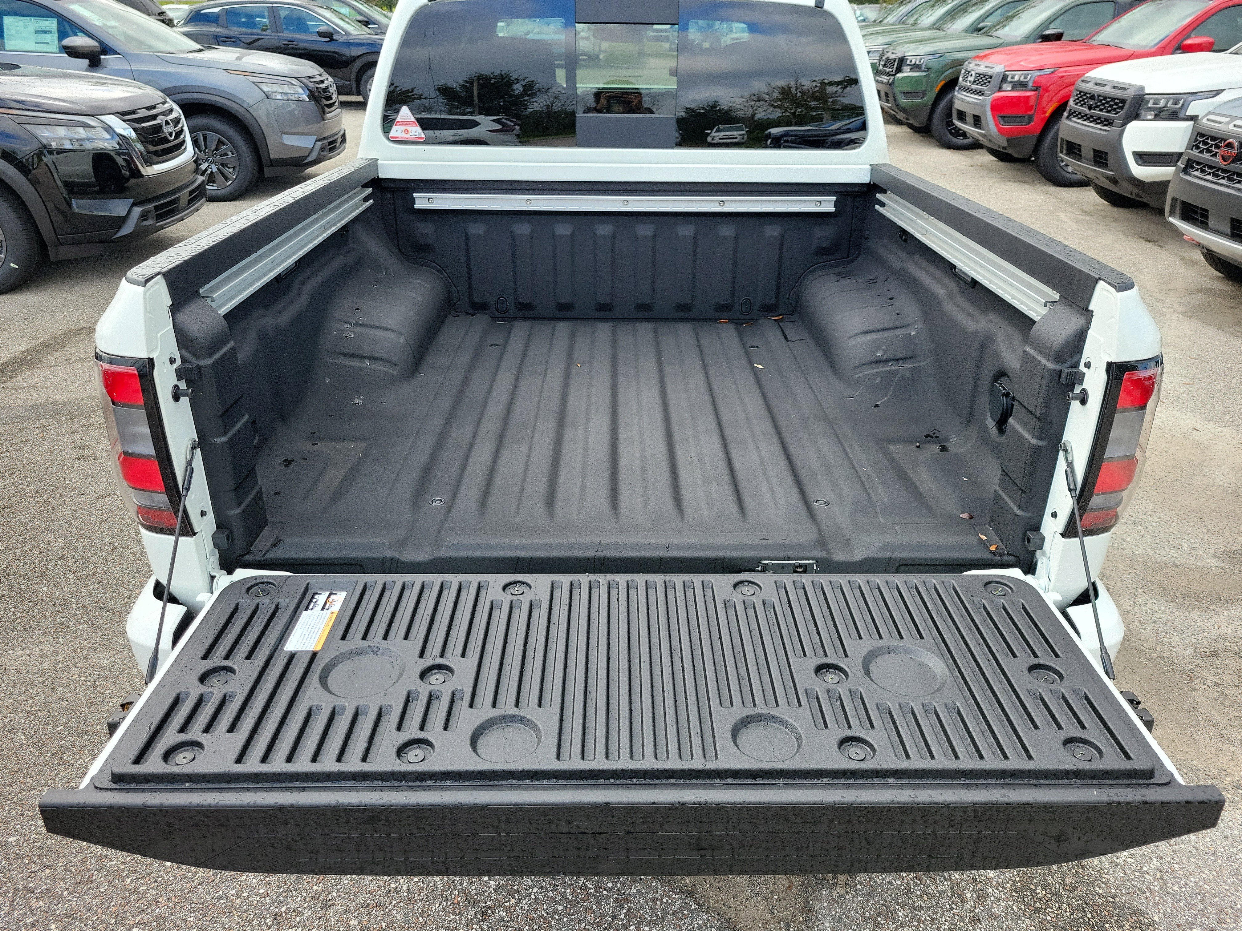 New 2026 Nissan Frontier PRO-4X w/ Pro-4x Convenience Package image 8