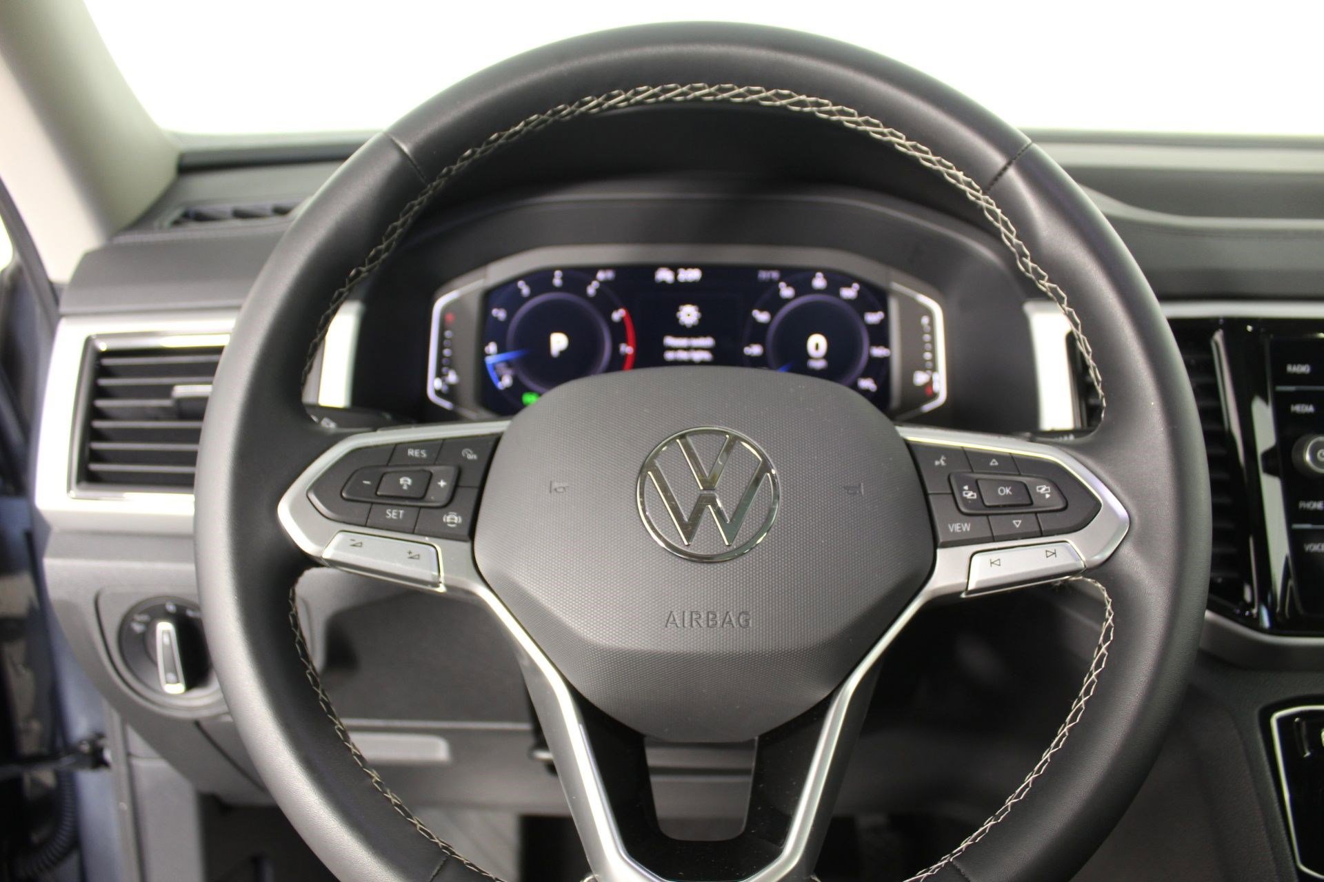 Used 2023 Volkswagen Atlas SE w/ Panoramic Sunroof Package image 13