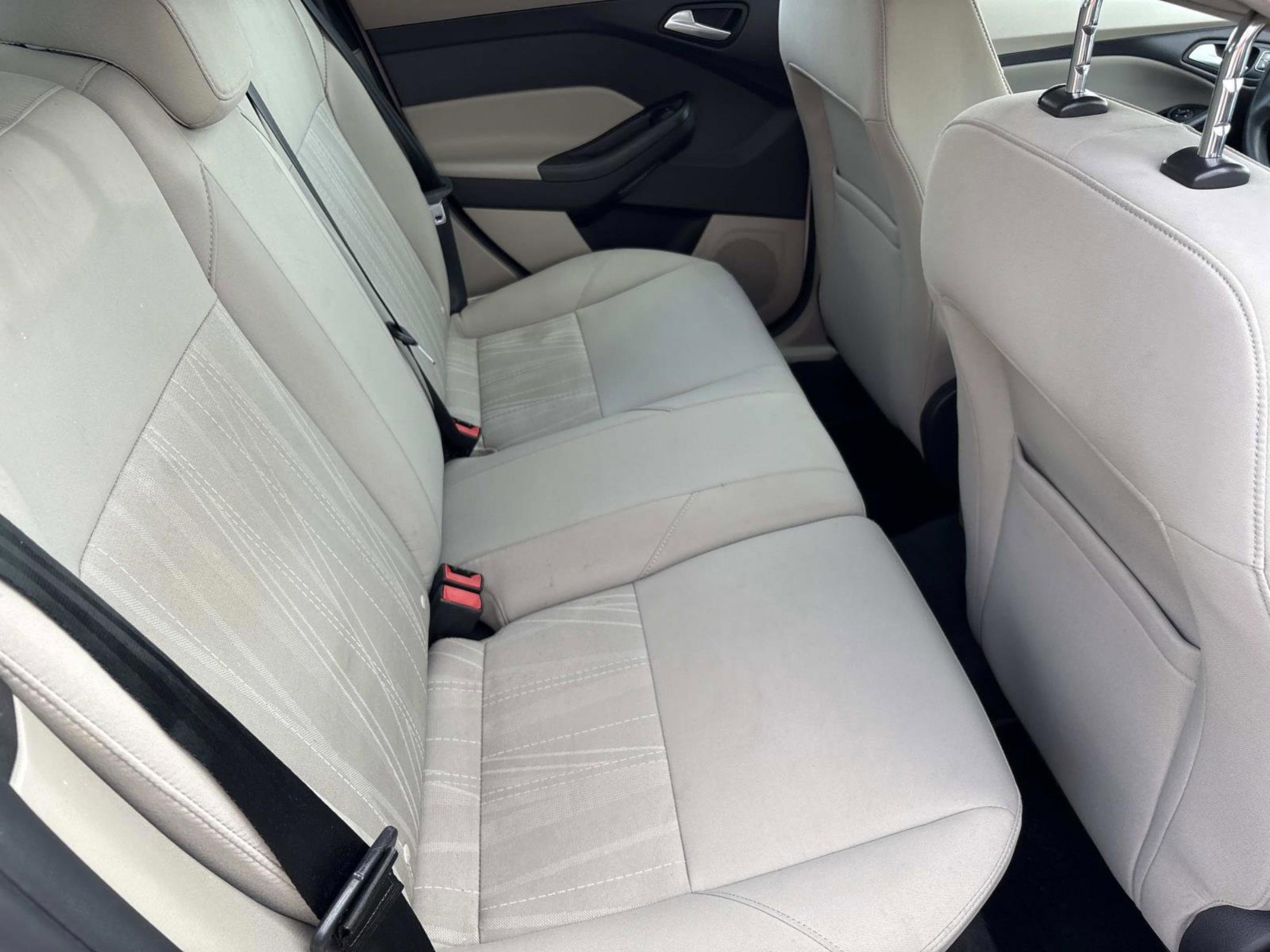 Used 2015 Ford Focus SE FWD image 17