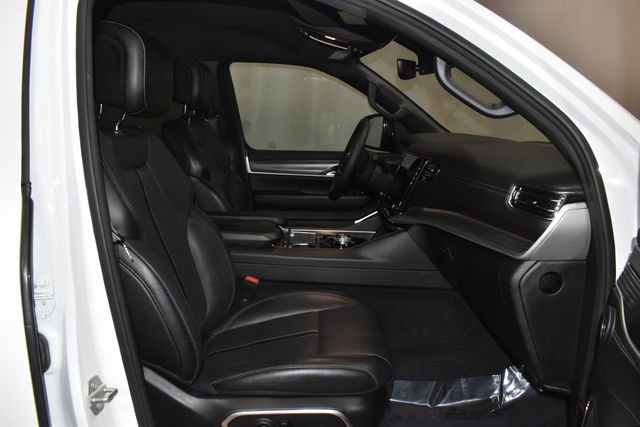 Certified 2024 Jeep Wagoneer L Series II w/ Flexible Seating Group image 31