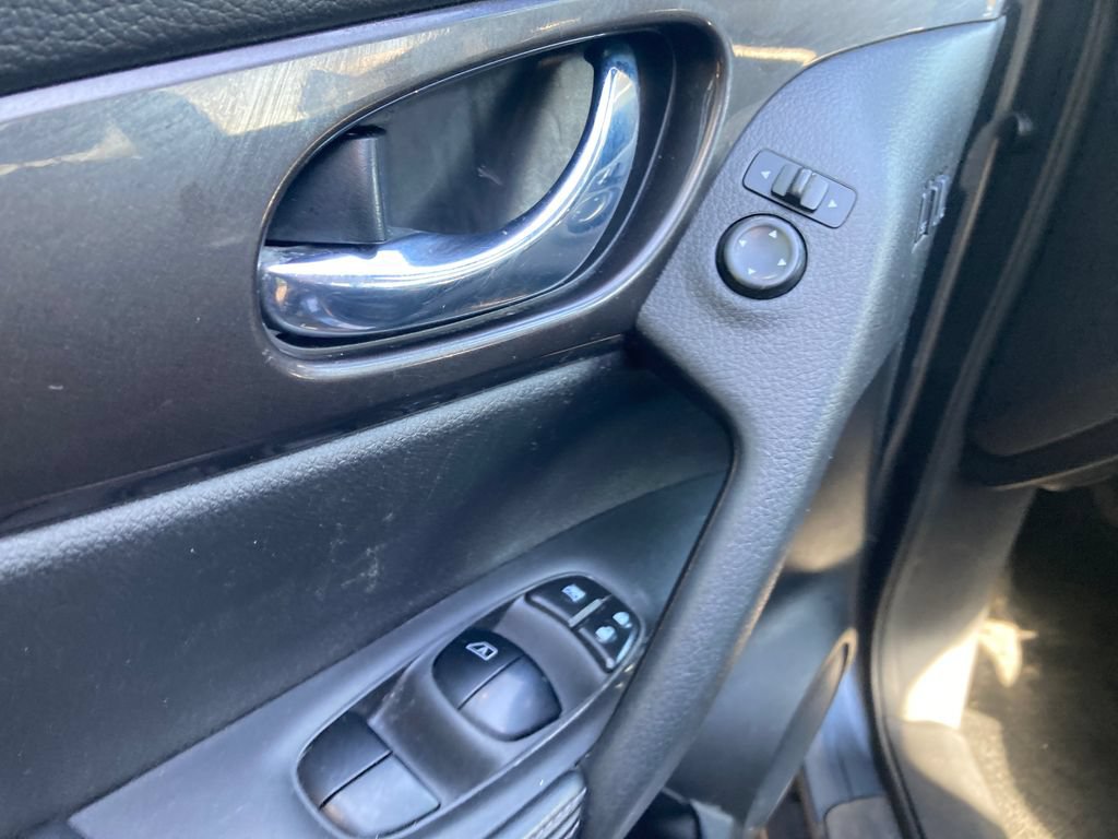 Used 2019 Nissan Rogue SV w/ Sun & Sound Touring Package AWD/4WD image 14