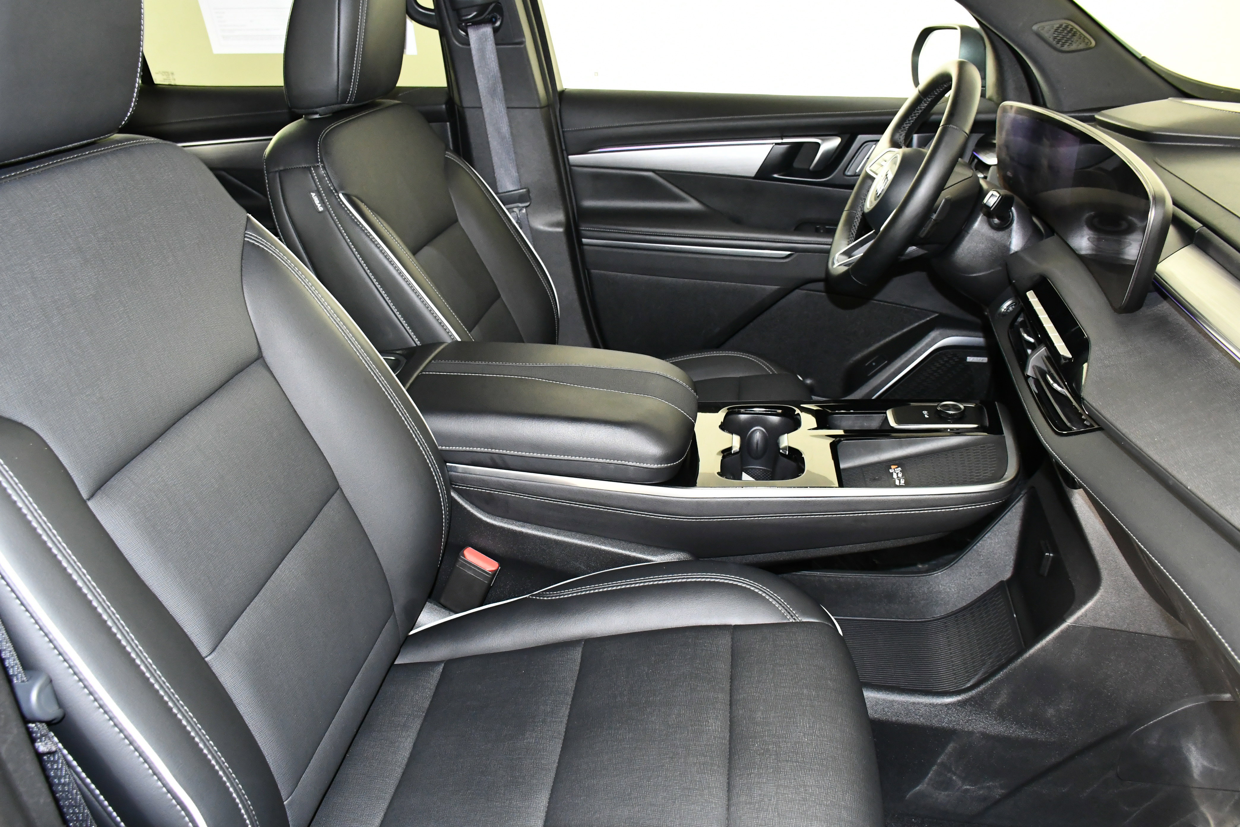 Used 2025 Buick Enclave Preferred image 41