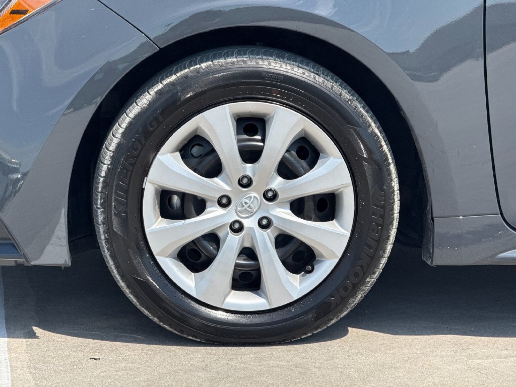 Used 2026 Toyota Corolla LE FWD image 27