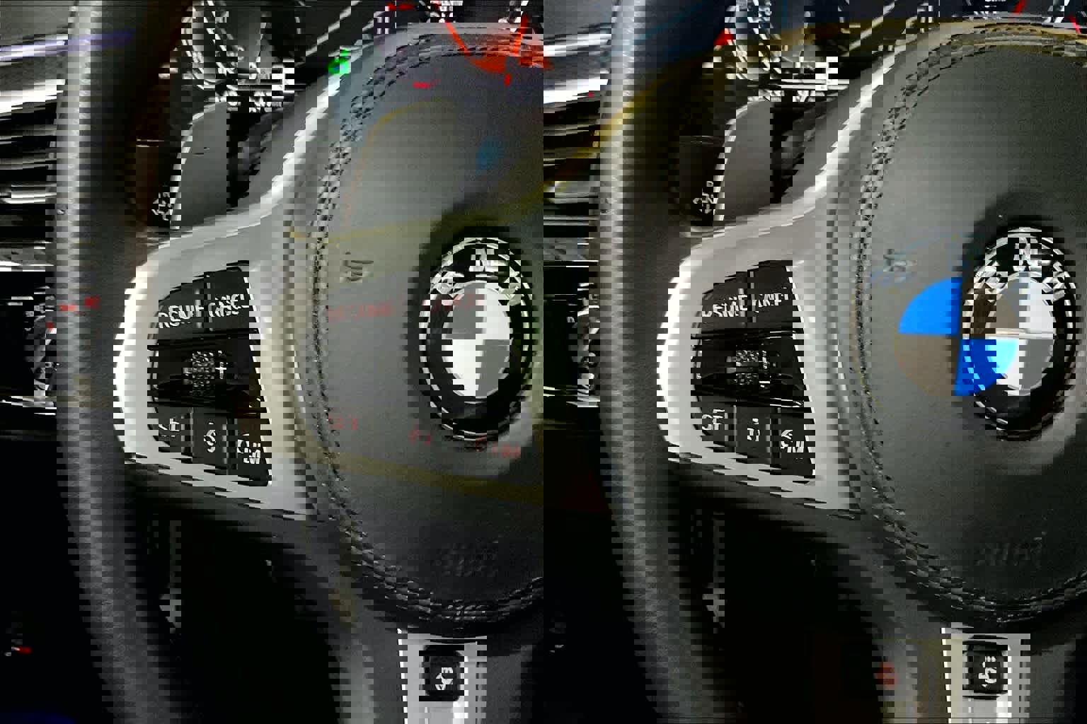 Used 2021 BMW 530i xDrive w/ M Sport Package image 25