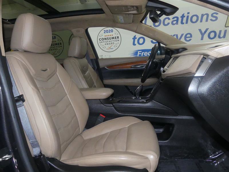 Used 2017 Cadillac XT5 Platinum AWD/4WD image 6