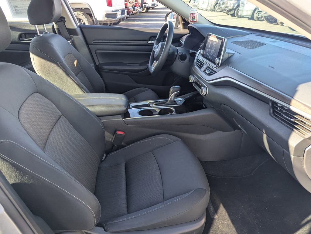 Used 2024 Nissan Altima 2.5 SV FWD image 33