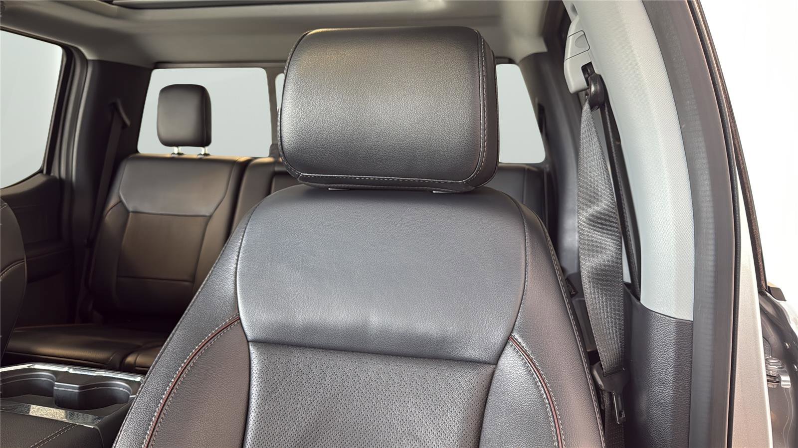 Certified 2024 Ford F250 Lariat w/ Sport Appearance Package image 27