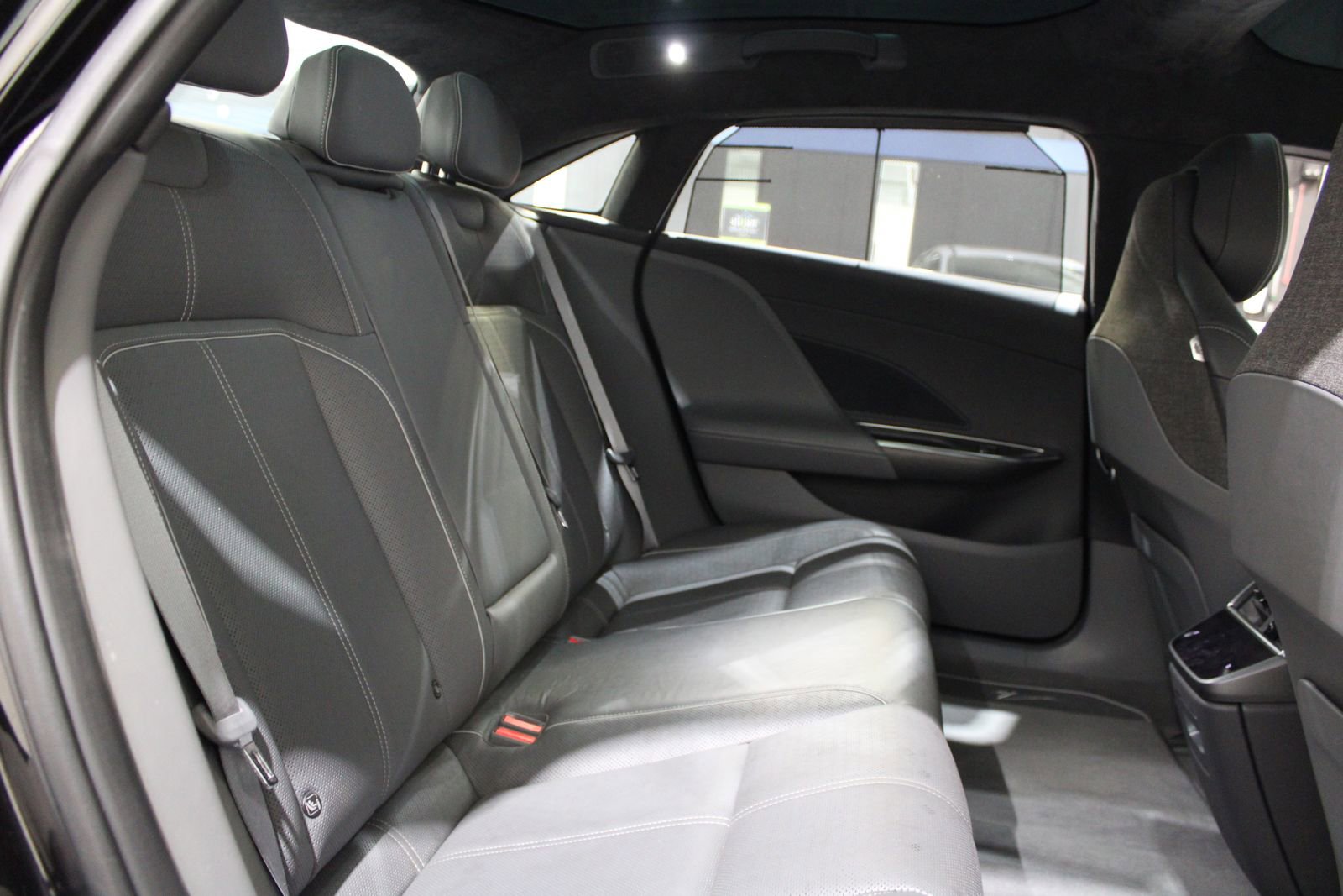 Used 2022 Lucid Air Grand Touring image 20