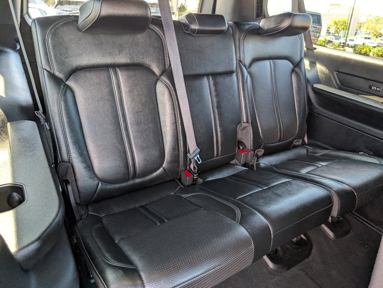 Used 2024 Jeep Wagoneer L Series II w/ Flexible Seating Group AWD/4WD image 6