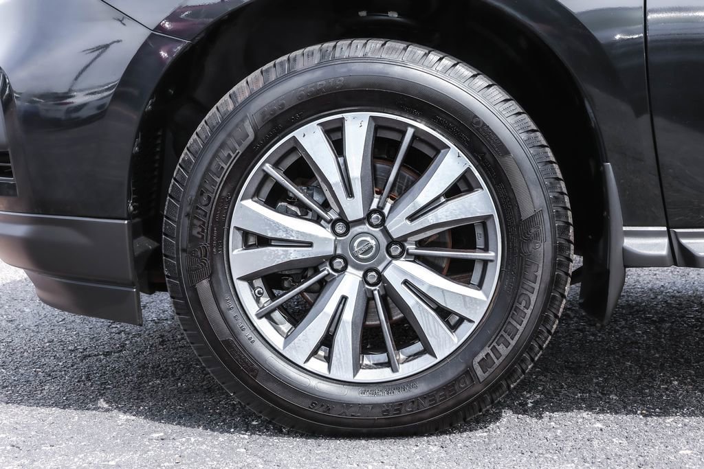 Used 2017 Nissan Pathfinder SV w/ SV Cold Weather Package image 16