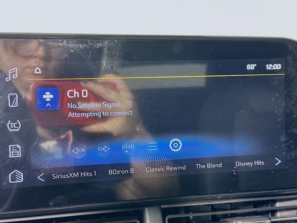 Used 2025 Chevrolet Trax LT w/ Driver Confidence Package image 30