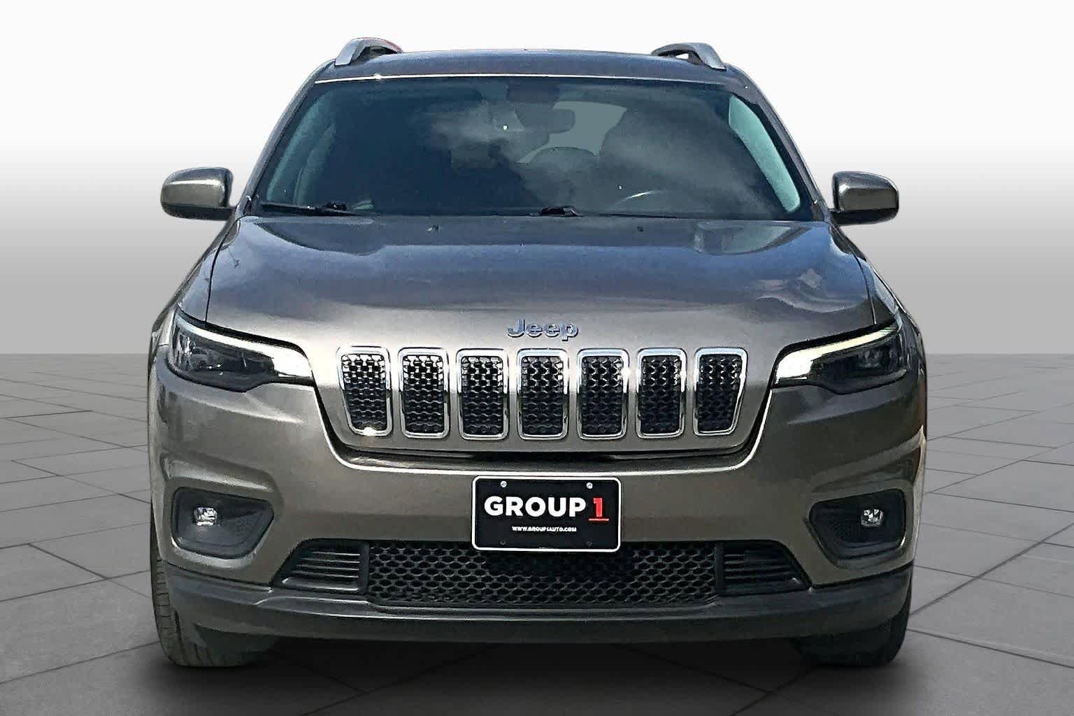Used 2019 Jeep Cherokee Latitude Plus w/ Comfort/Convenience Group FWD image 4