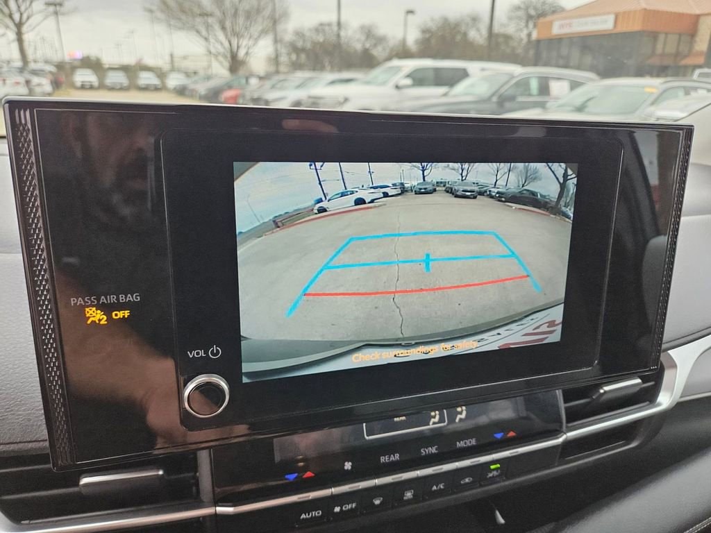 Used 2025 Toyota Sienna LE image 22