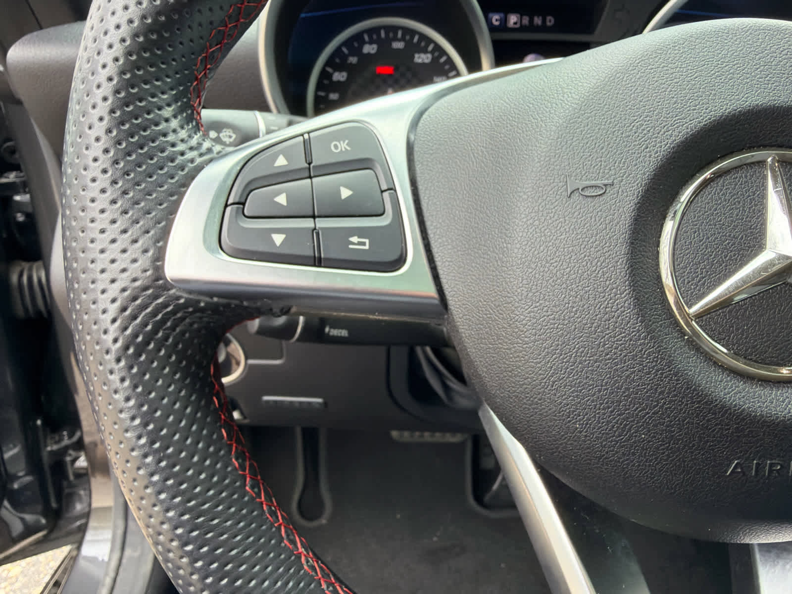 Used 2020 Mercedes-Benz SLC 300 image 13