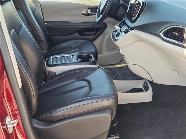 Used 2023 Chrysler Pacifica Touring-L FWD image 20