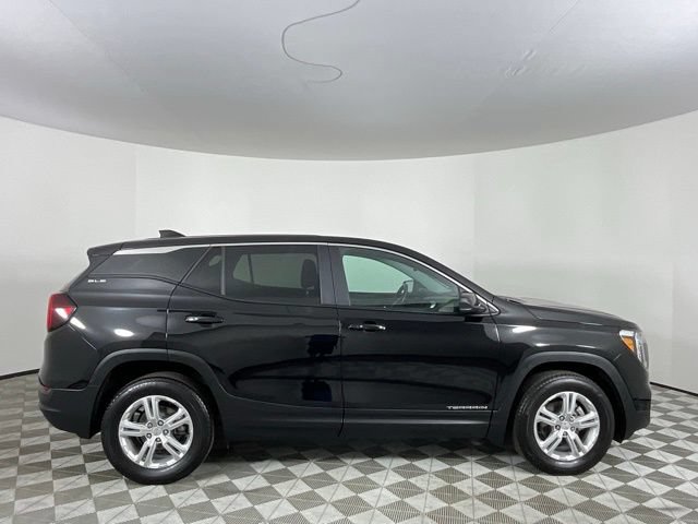 Used 2024 GMC Terrain SLE AWD/4WD image 2