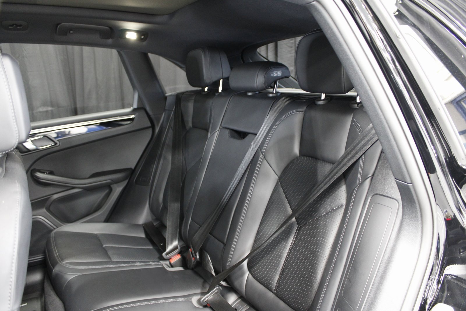 Used 2025 Porsche Macan image 19