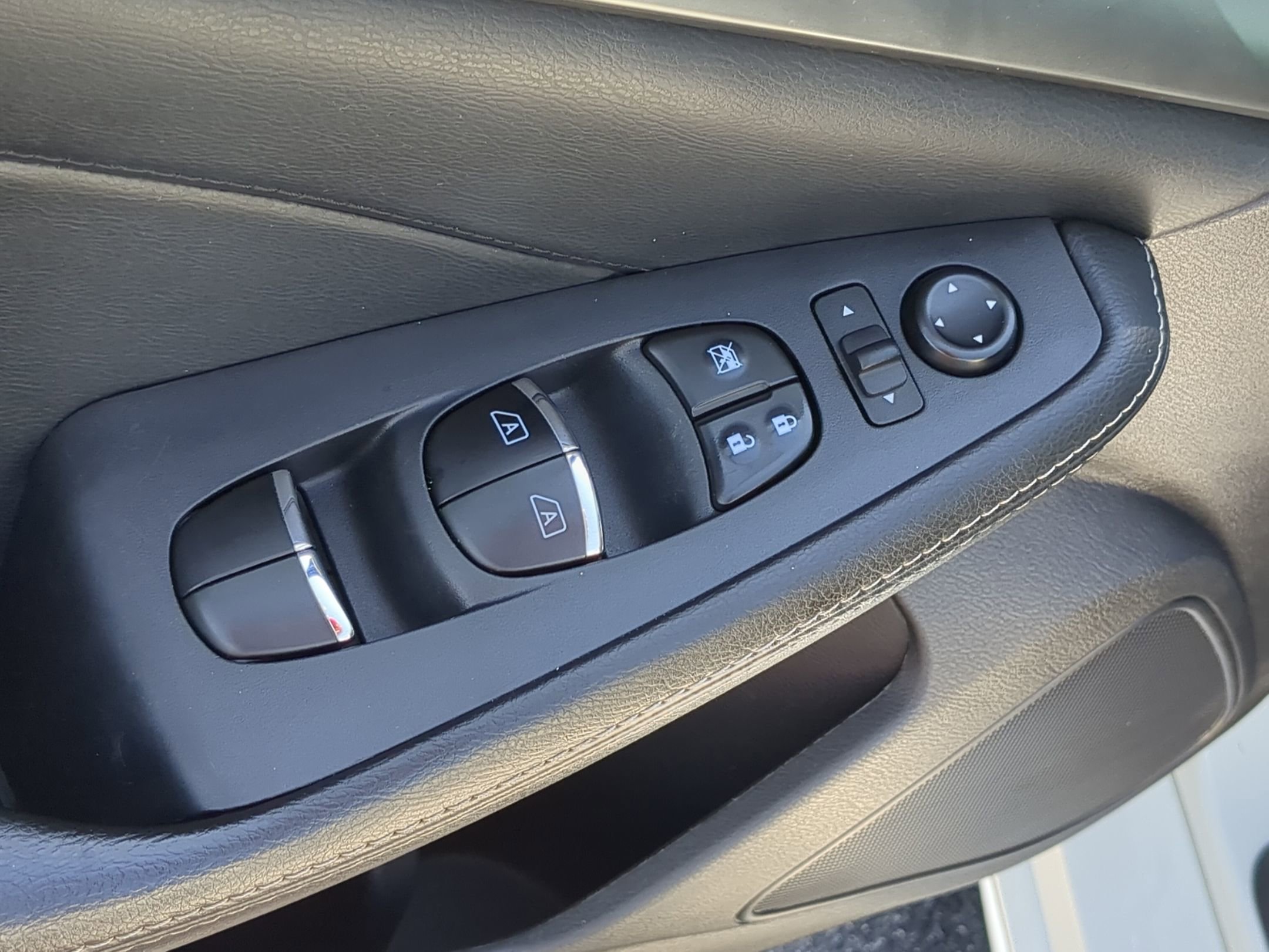Used 2023 Nissan Maxima SV w/ Floor Mat Group FWD image 13
