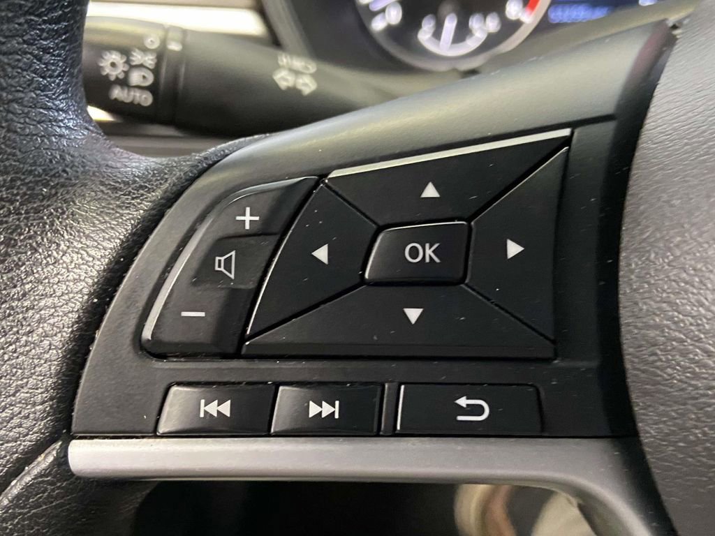 Used 2024 Nissan Altima 2.5 SV FWD image 25