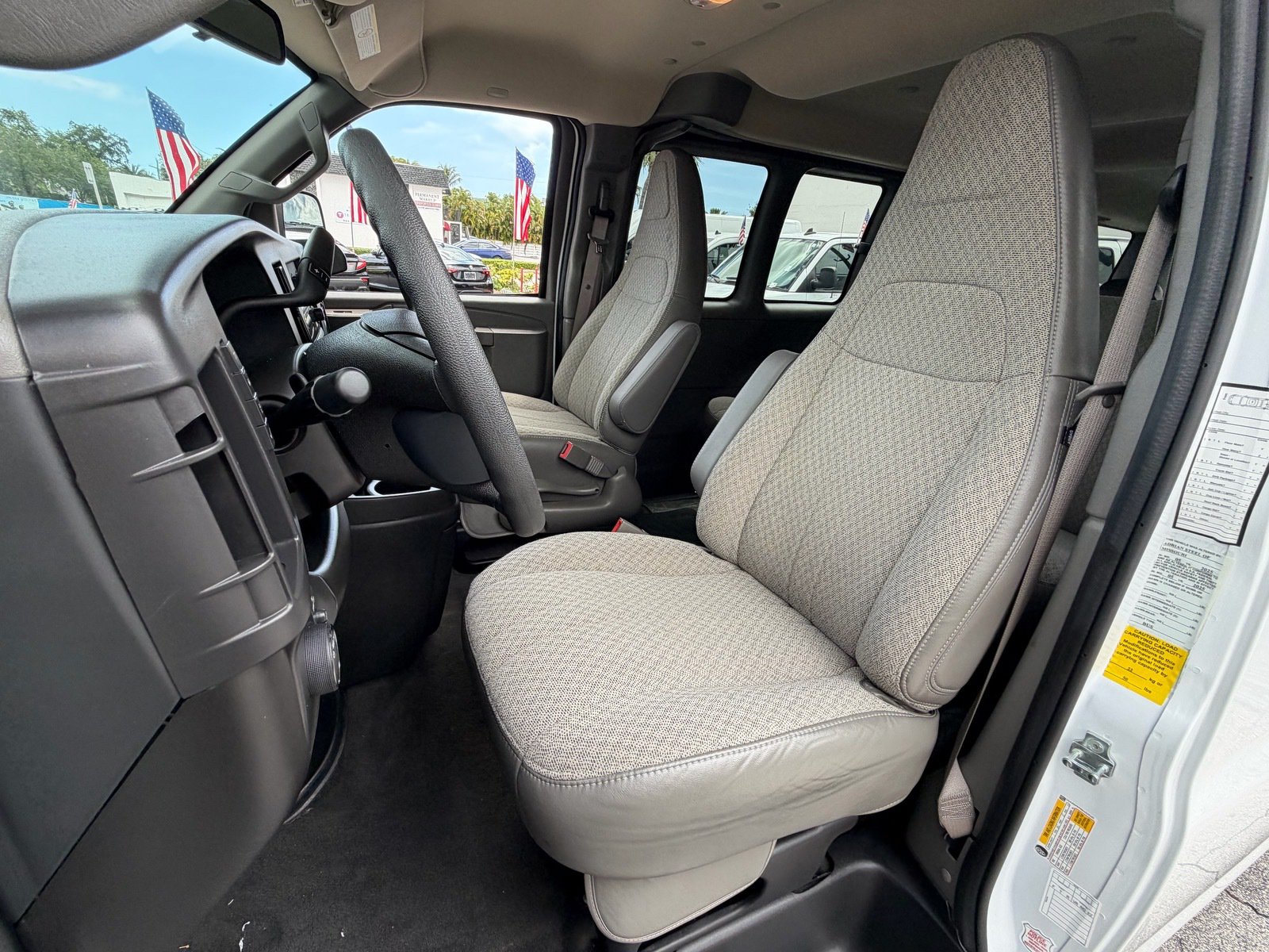 Used 2025 Chevrolet Express 3500 LT w/ LT Preferred Equipment Group RWD image 8
