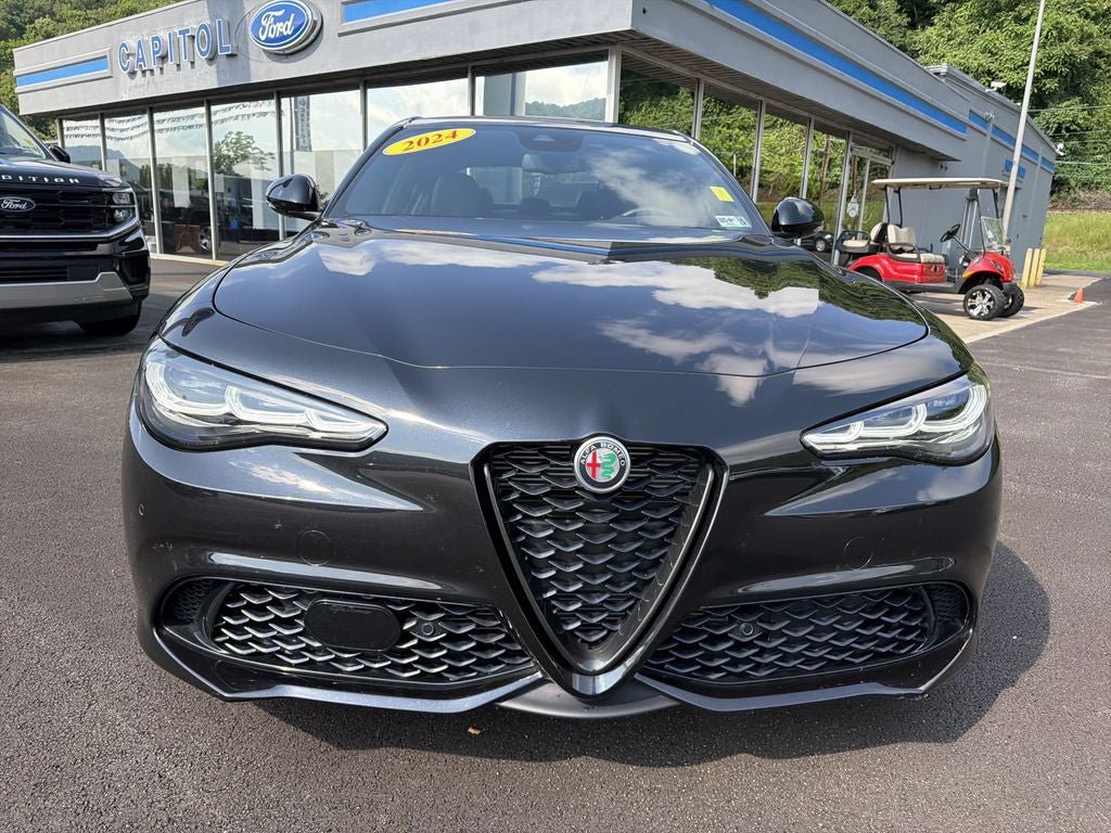 Used 2024 Alfa Romeo Giulia Veloce RWD image 10