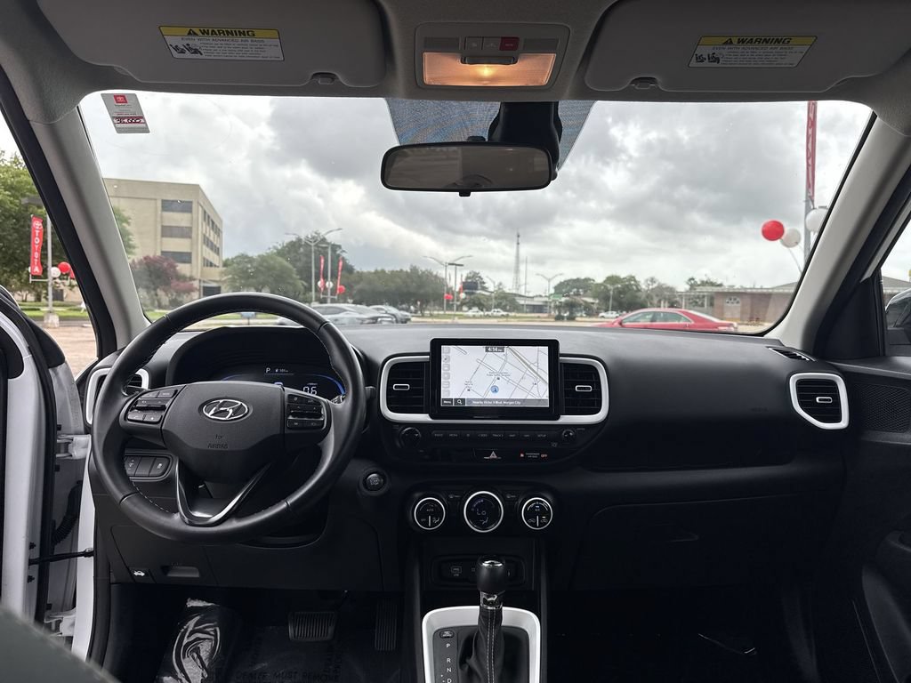 Used 2024 Hyundai Venue Limited FWD image 30