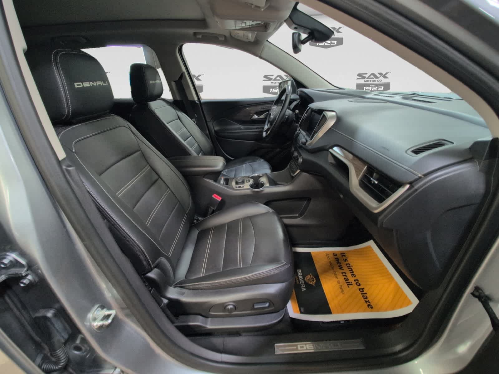 Used 2024 GMC Terrain Denali w/ Denali Premium Package AWD/4WD image 15