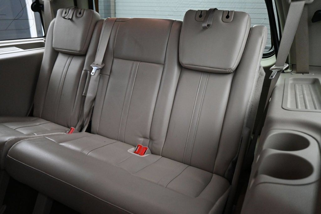 Used 2017 Lincoln Navigator Select RWD image 17