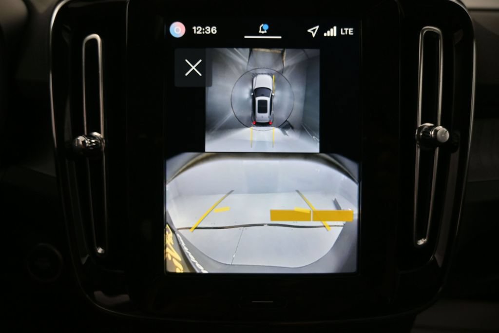 Used 2026 Volvo XC40 B5 Plus AWD/4WD image 18