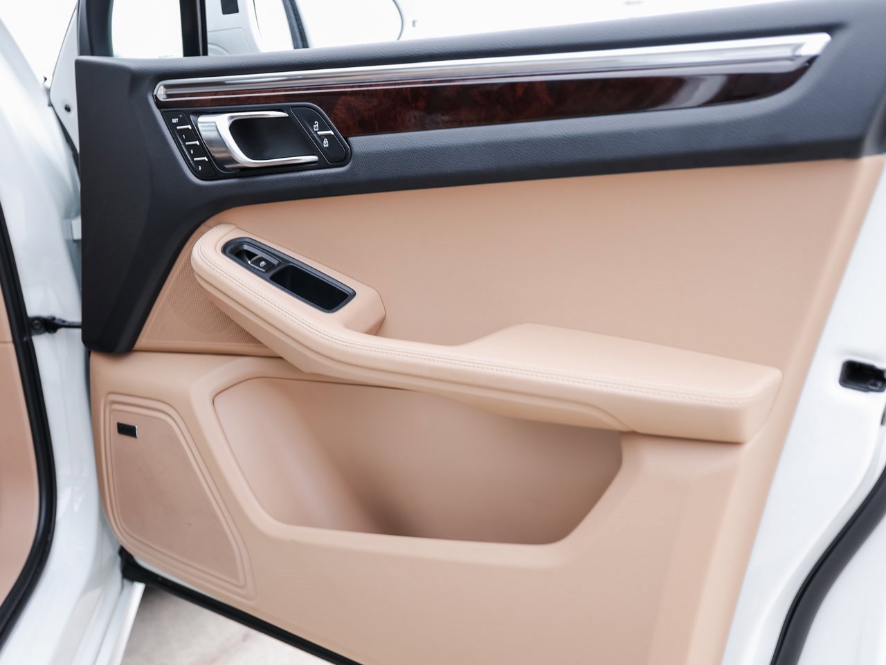 Certified 2023 Porsche Macan image 27