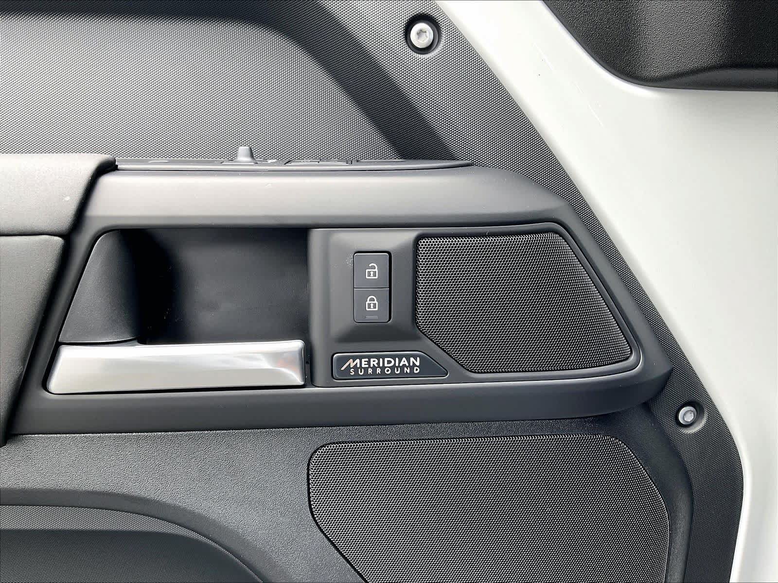 New 2026 Land Rover Defender 110 X-Dynamic SE AWD/4WD image 21