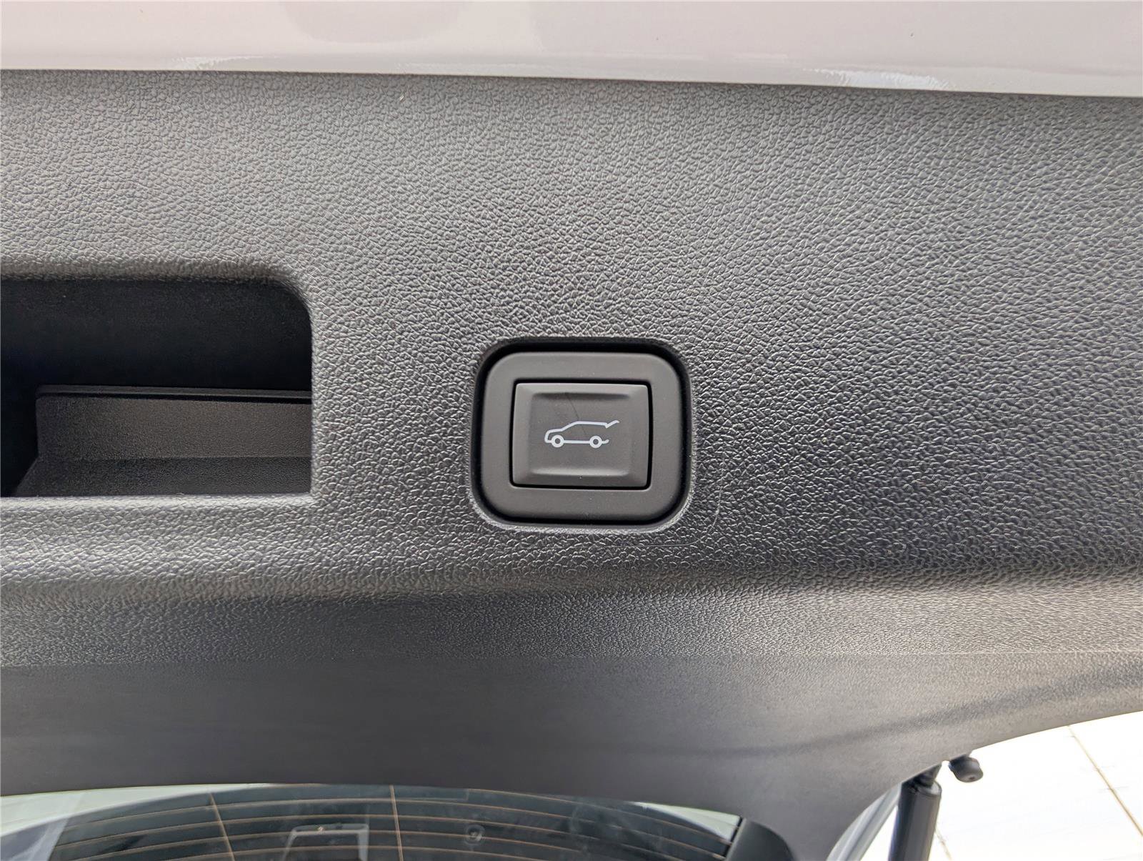 New 2026 Chevrolet Traverse RS w/ LPO, Floor Liner Package image 9