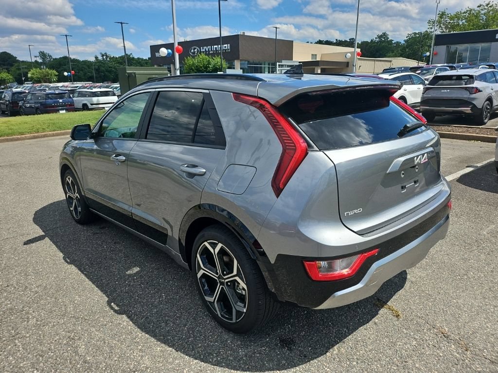 Used 2025 Kia Niro EX Touring FWD image 8