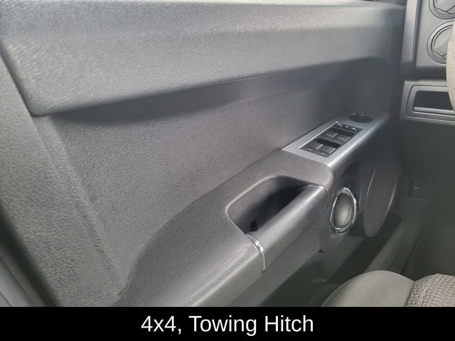 Used 2009 Jeep Commander Sport image 30