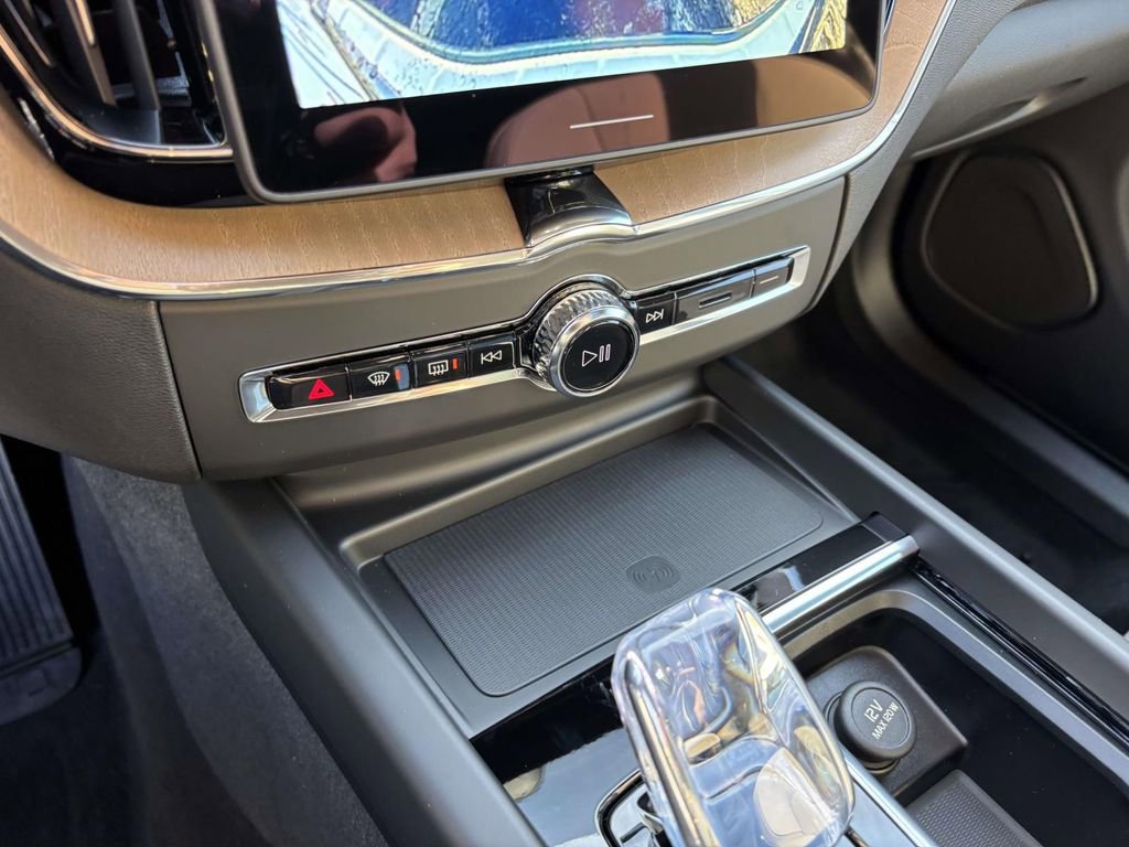 New 2026 Volvo XC60 B5 Plus w/ Protection Package Premier image 20
