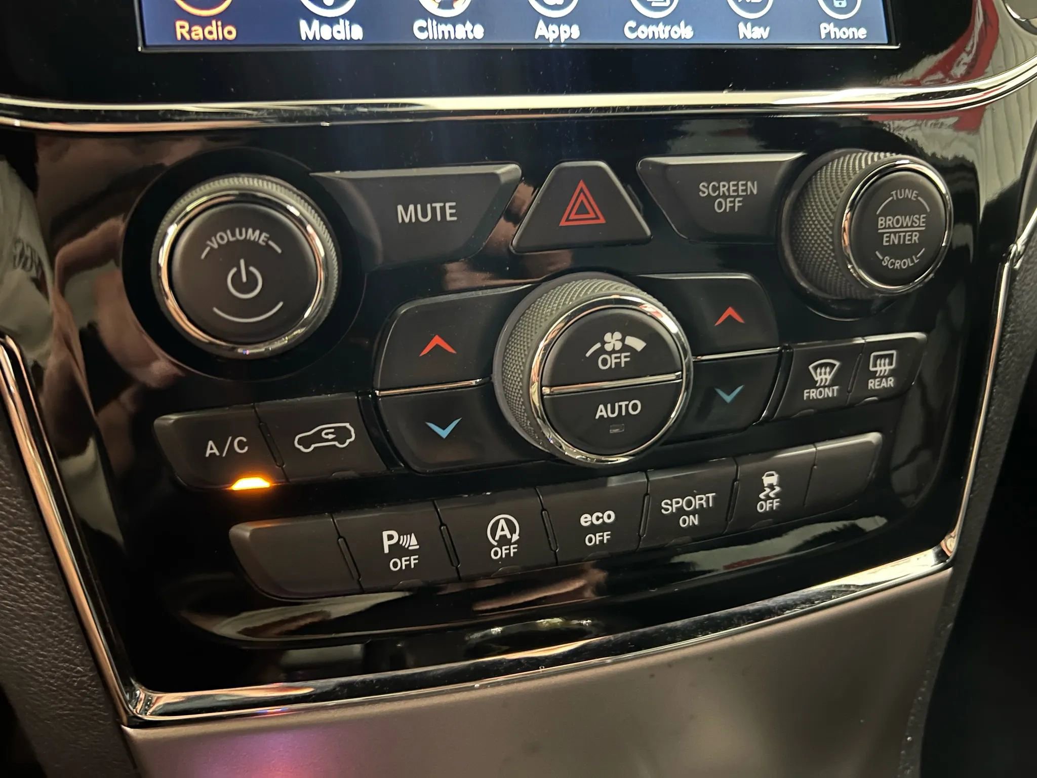 Used 2019 Jeep Grand Cherokee Limited image 23