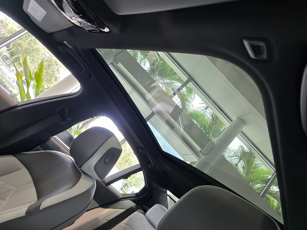 New 2027 BMW 550e xDrive w/ Executive Package AWD/4WD image 9