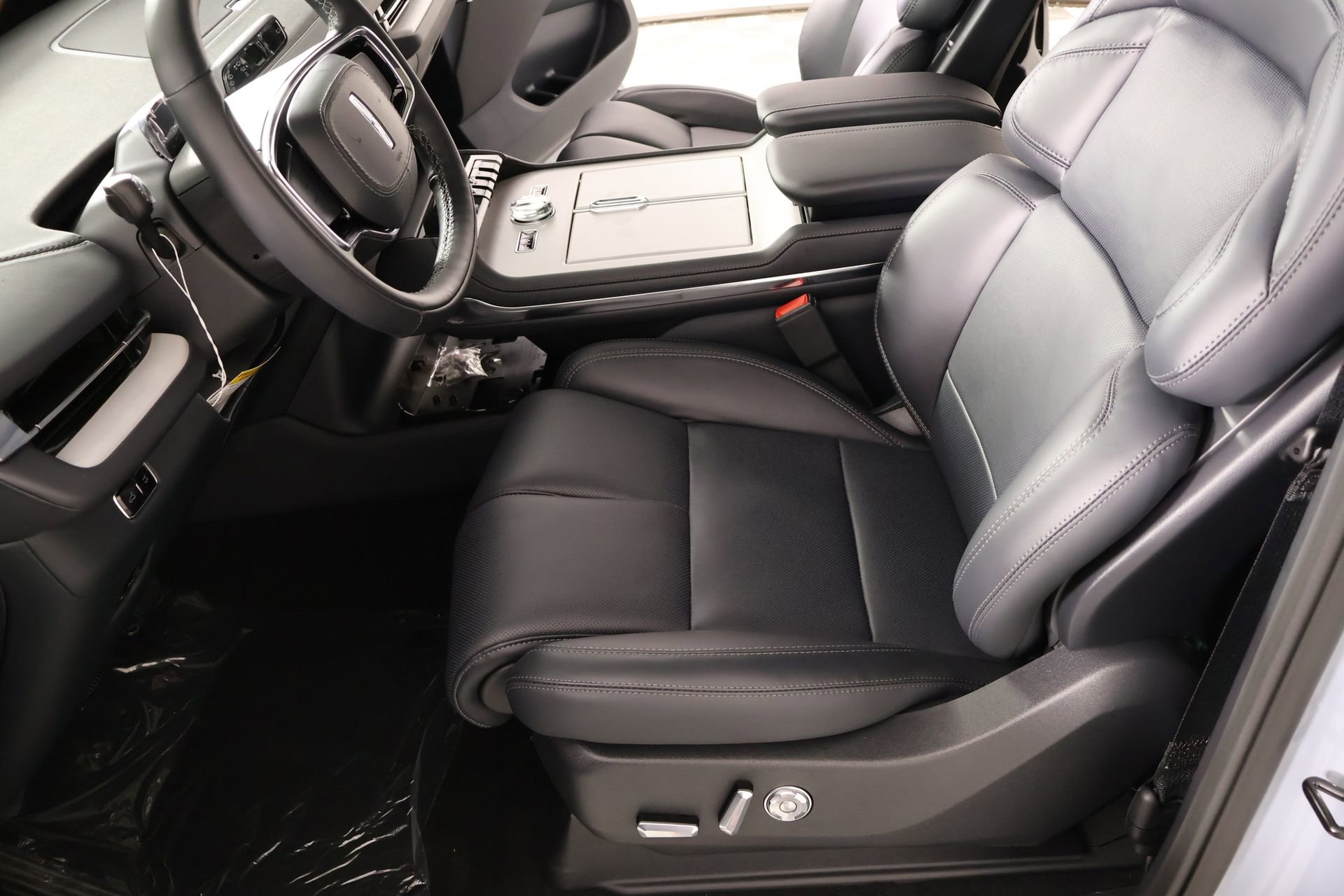 New 2026 Lincoln Navigator L Reserve AWD/4WD image 11