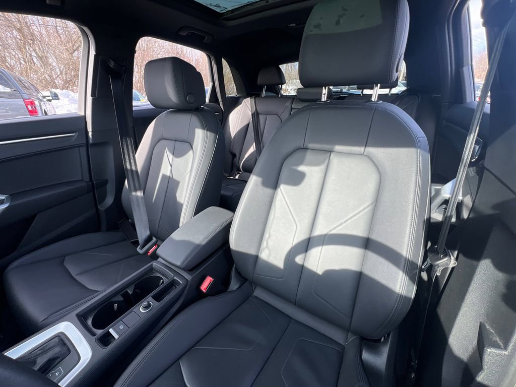 Used 2025 Audi Q3 2.0T Premium image 25