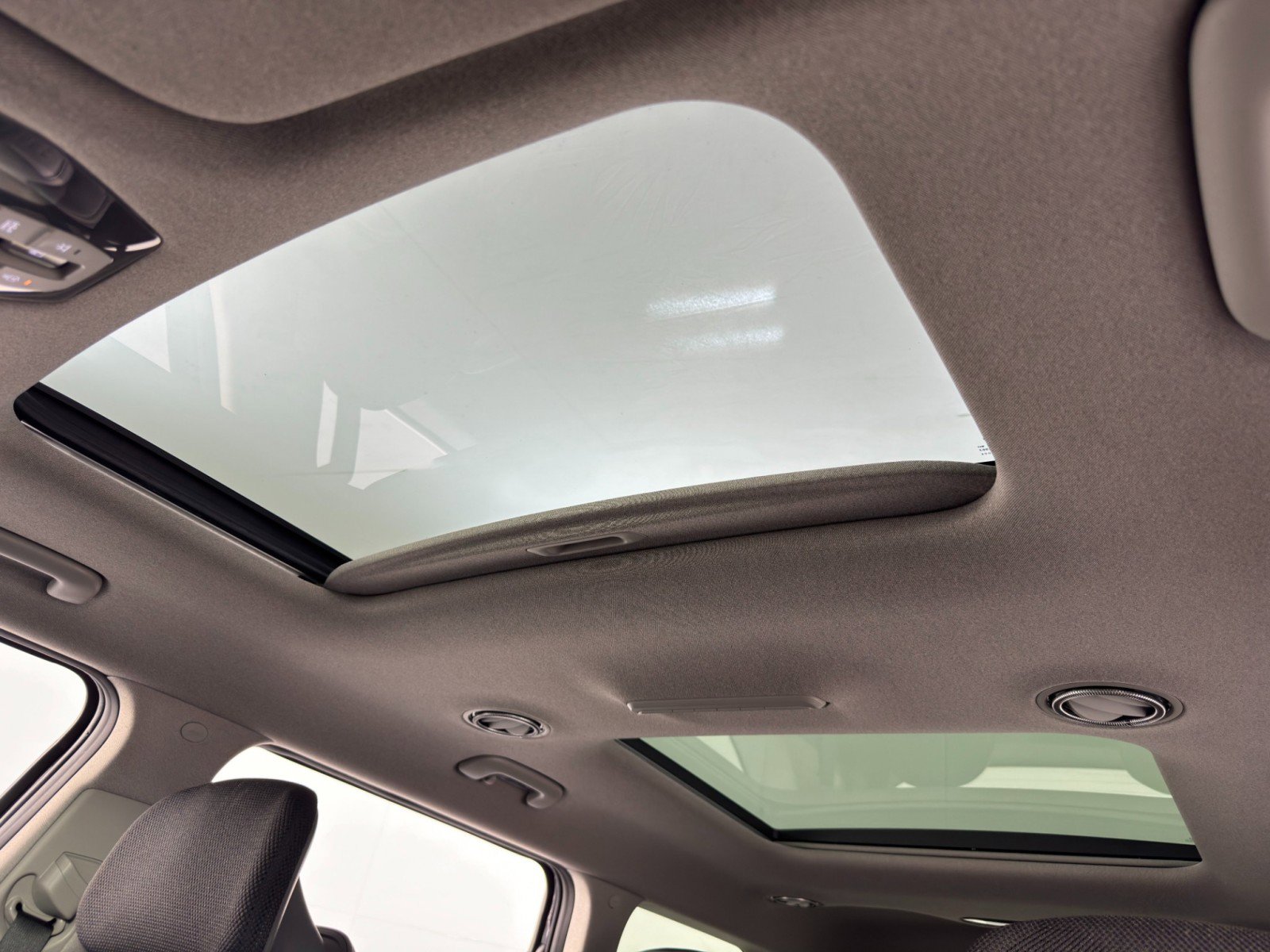 Used 2024 Kia EV9 Wind image 11