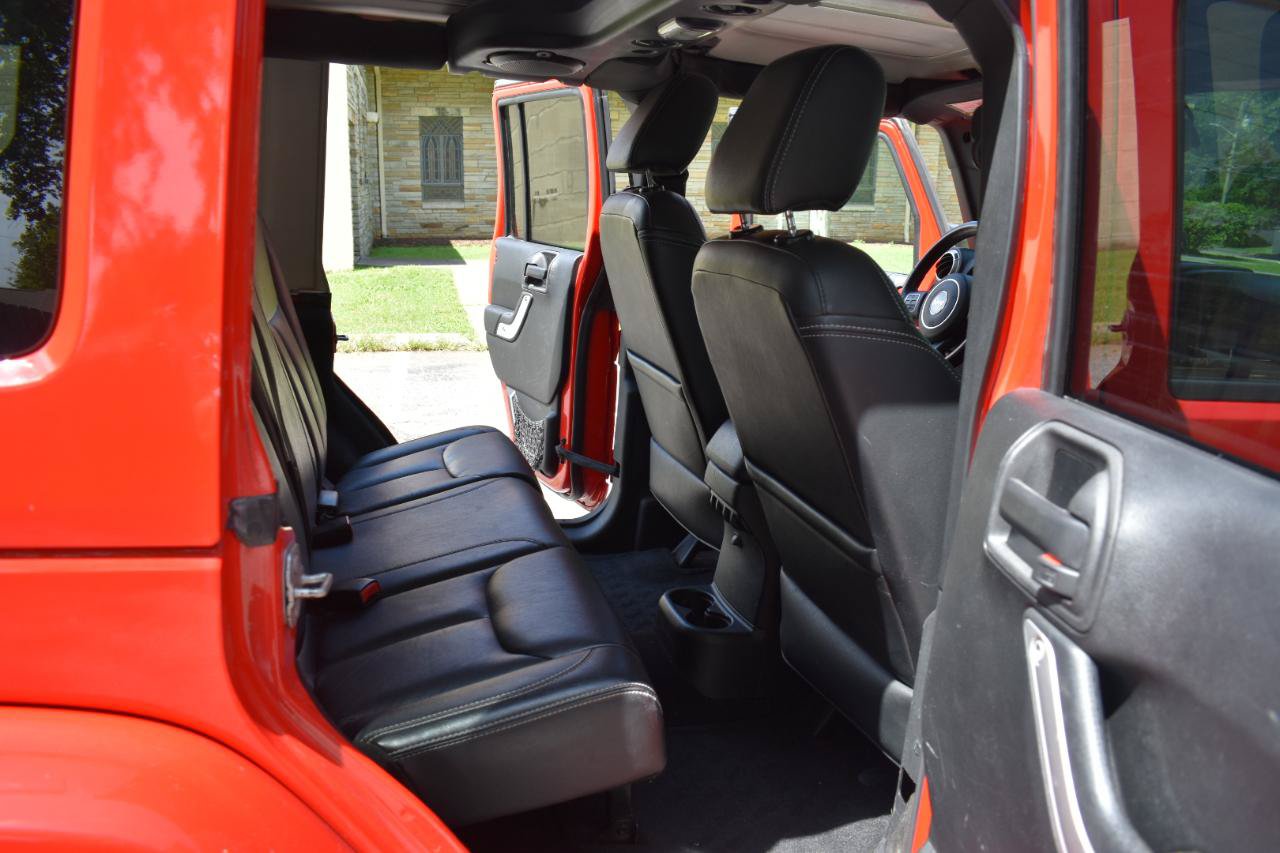 Used 2014 Jeep Wrangler Unlimited Rubicon w/ Connectivity Group AWD/4WD image 23