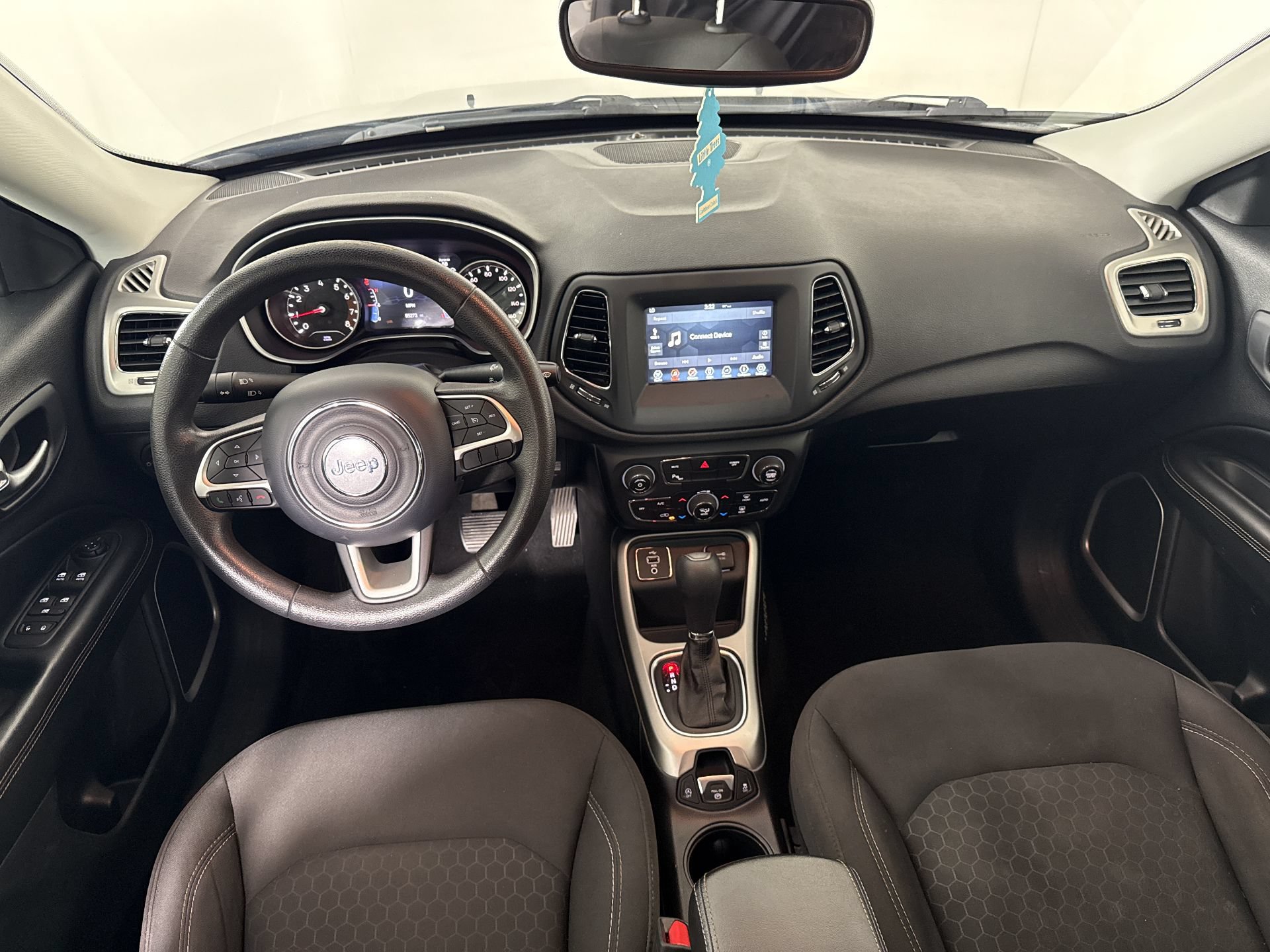Used 2018 Jeep Compass Sport w/ Tech Group FWD image 15