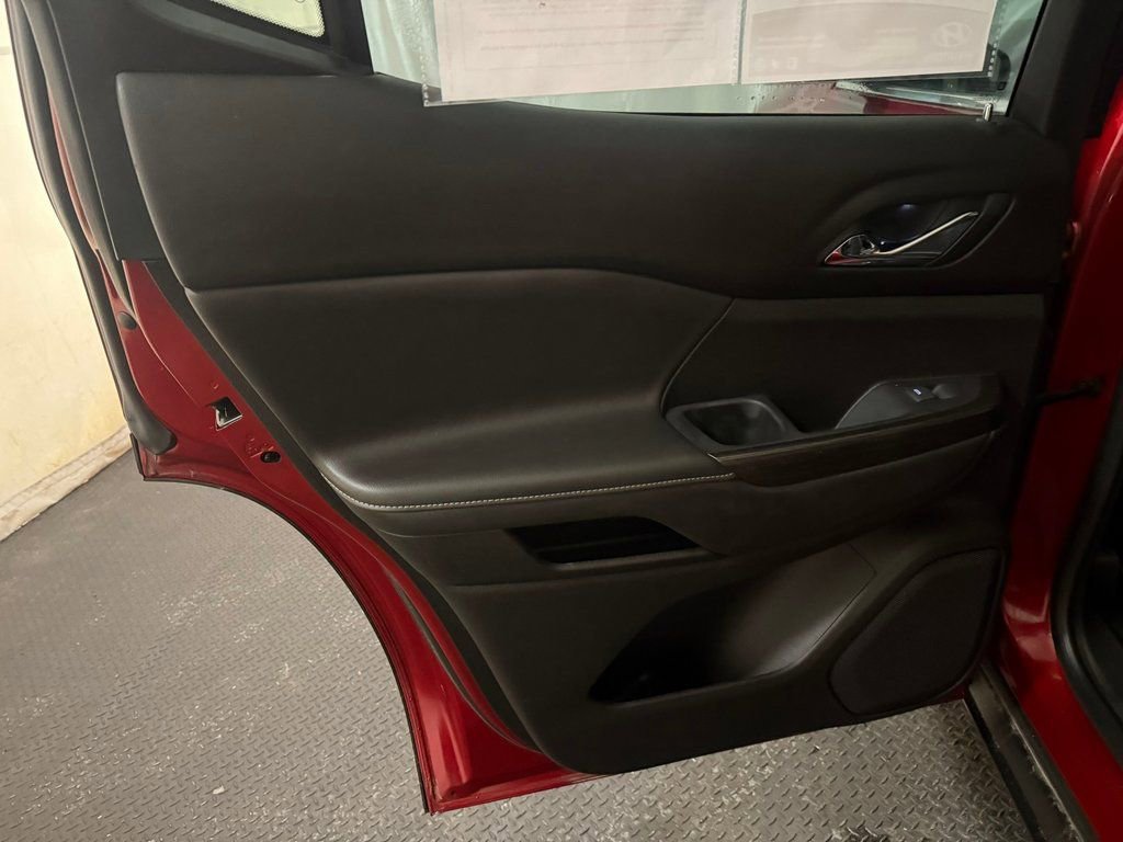 Used 2023 GMC Acadia SLT w/ Technology Package image 27