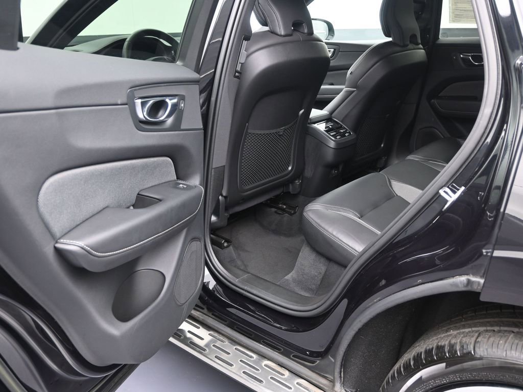 Certified 2022 Volvo XC60 B5 R-Design w/ Advanced Package AWD/4WD image 16