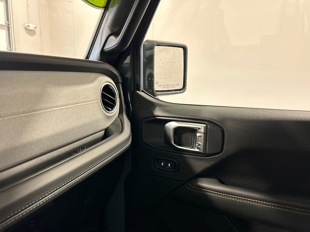 Used 2025 Jeep Wrangler Unlimited Sahara AWD/4WD image 26