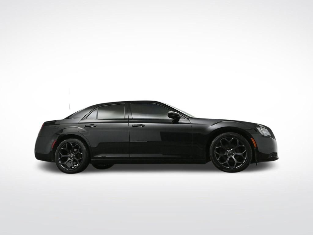 Used 2019 Chrysler 300 Touring w/ Sport Appearance Package image 39